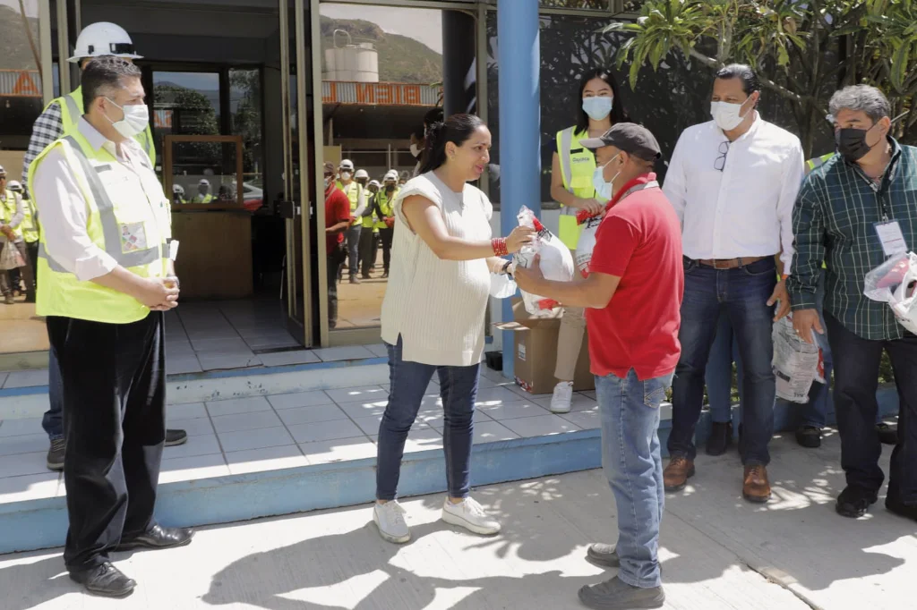 Mariana Nassar Entrega Equipo de seguridad en Oaxaca