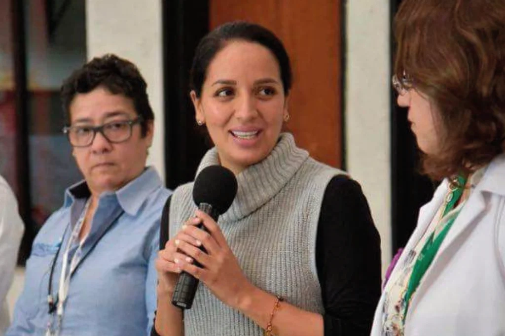 Mariana Nassar impulsa apoyos para personas con discapacidad auditiva